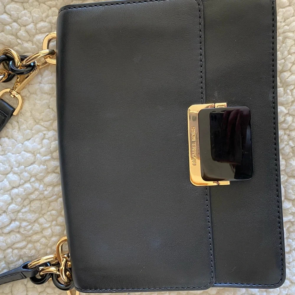 Michael kors purse - Picture 3 of 10